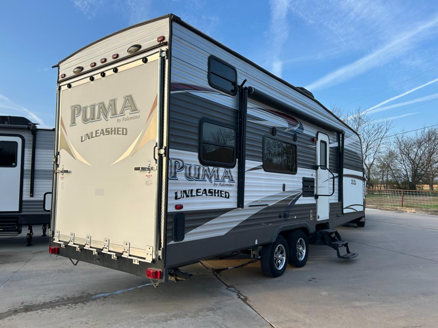 2016 White /TAN Forest River PUMA 25-TFS (4X4TPTA26GP) , located at 17760 Hwy 62, Morris, OK, 74445, 35.609104, -95.877060 - Photo#2